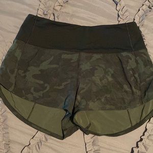 Lululemon speed up HR 2.5 incognito camo multi gator green/black